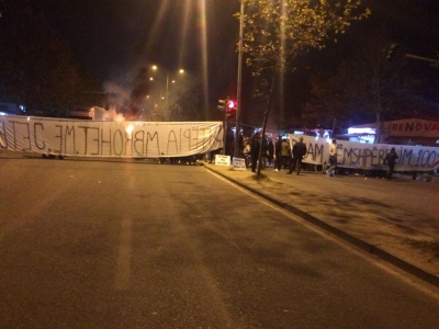 LIVE/ Banorët e Unazës dalin në protestë, u kanë hequr dritat