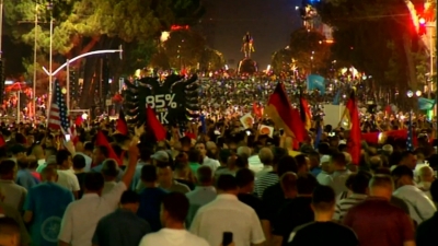 Video/Basha poston videon e protestës me mesazhin: Shqiptarët të etur për ndryshim, s’duan fasada