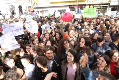 Disa foto nga protesta madhështore kundër Edi Ramës