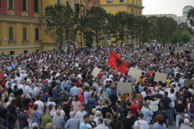 Aleanca parlajmëron protestë sot në 19:30: Po rrethojnë pronën e Teatrit, nuk do lejojmë fillimin e punimeve