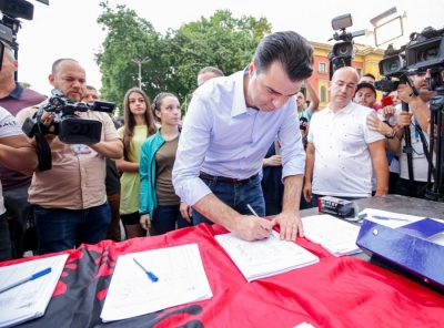 Protestat tek Teatri/Basha:Triumfi i parë i një rruge që do e shpëtojë vendin nga krimet e Edi Ramës