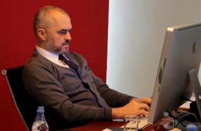 “Edi jam”, kryeministri Rama iu dërgon ‘sms’ personal shqiptarëve, ja porosia që jep