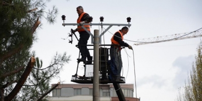 Punime në kabinat elektrike, këto zona në Tiranë nesër pa energji