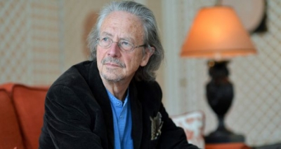 Nobelisti Peter Handke shpallet non grata në Kosovë