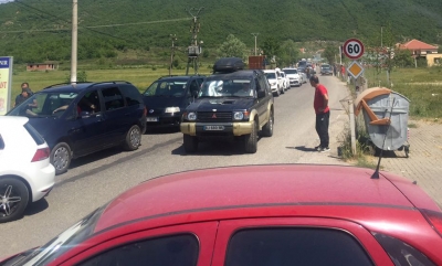 Turizmi i Ramës/ Fluks në Murriqan, shqiptarët ikin për fundjavë në Mal të Zi