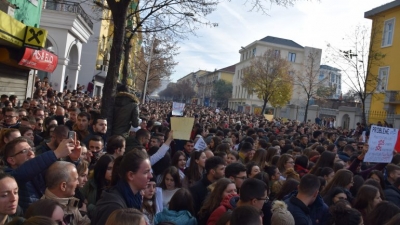 Frika ndaj studentëve, e pabesueshme çfarë po ndodh tani tek kryeministria (Video)