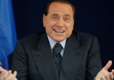 Kamera e fshehtë që kapi mat Berlusconin, vajzat i kërkonin kontrata në televizion….