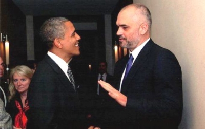 Fotoja me Obamën/ &quot;Zëri i Amerikës&quot;: Në Shqipëri po kërkohet hetim për Edi Ramën