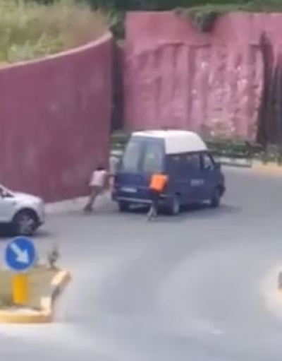 Video/ Turp! Policët shtyjnë furgonin e tyre në Sauk, Rama e Xhafaj me avion privat