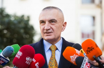Meta: &quot;Marrezi iniciativa për të prishur teatrin, e mbron Kushtetuta!&quot;