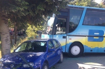 Librazhd/ Përplaset autobusi me 25 pasagjerë