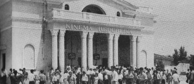 Foto-Pyetje për Ramën/ Kinema &quot;Republika&quot; dje, po sot ku është?