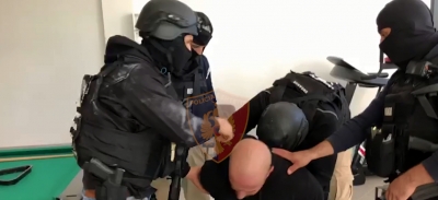 DETAJE nga arrestimi i Tesi Bashos/ Kërcënimi për 100.000 euro pas arratisë nga burgu. Në pranga dhe i vëllai