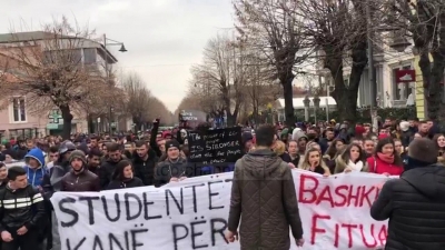 Studentët e Korçës drejt Tiranës për të protestuar