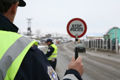 Shoferët nën vëzhgimin e policisë: Lini telefonat dhe ulni shpejtësinë