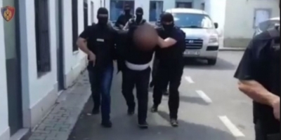 Arrestohet 50-vjeçari me dy emra, kërkohej nga Italia për vrasje