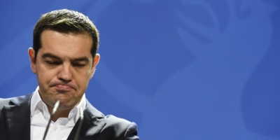 Flet Tsipras pas zjarreve në Greqi: Qeveria është e detyruar të ulë kokën...
