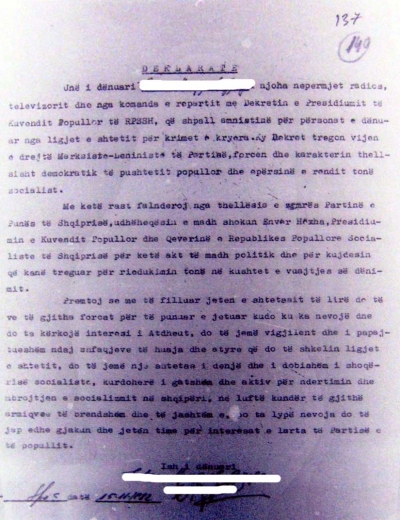 1982/Deklarata që detyroheshin të nënshkruanin të burgosurit në kampin e Spaçit