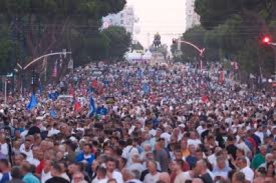 Protesta e opozitës/ Qytetarët për Syri Tv: Sot në Shqipëri nuk e ndërton dot familjen, duhet të protestojmë në shesh jo vetëm në...