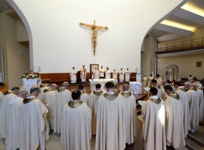 Kisha Katolike, mesazh kombit shqiptar: Solidaritet, ndihmë, shpresëdhënie!