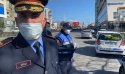 &#039;Hapeni krahun se s&#039;ndihet mirë!&#039; Zbulohet në makinë i kthyeri nga Italia, Veliu shpjegon gjobën 5 mijë euro