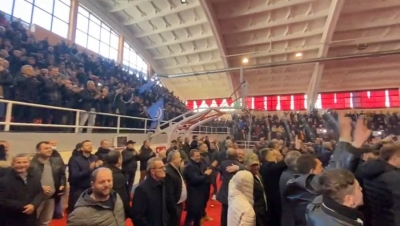 Sali Berisha në Shkodër, pritet me ovacione nga mijëra qytetarë në Pallatin e Sportit