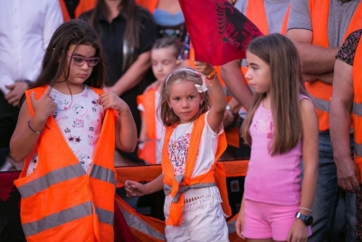 Banorët e Unazës u drejtohen për ndihmë shqiptarëve: Solidarizohuni me ne, nesër po vijnë fadromat të na dhunojnë