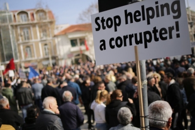 Shqipëria, shtet njëpartiak: Pankartat pikante të protestës