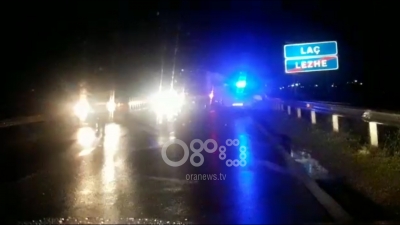 Përplasen dy automjete në superstradën Lezhë-Laç