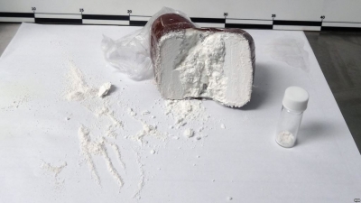 Indi/ Policia nxjerr 106 kapsula kokaine  nga stomaku i një gruaje