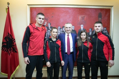 Presidenti Meta pret Majlinda Kelmendin dhe kampionët e xhudos nga Kosova: Krenari shqiptare
