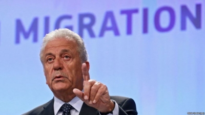 Komisioneri i BE: Mund të ketë rikthim vizash për shqiptarët