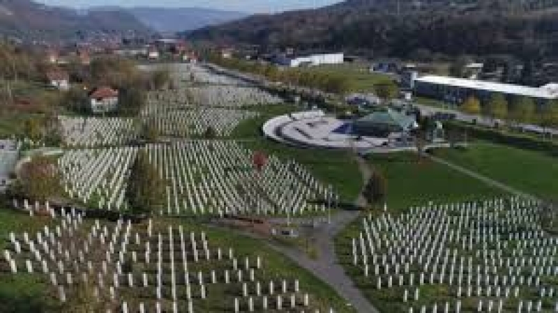 Si i lejoi Google lajmet e rreme për gjenocidin në Srebrenicë?