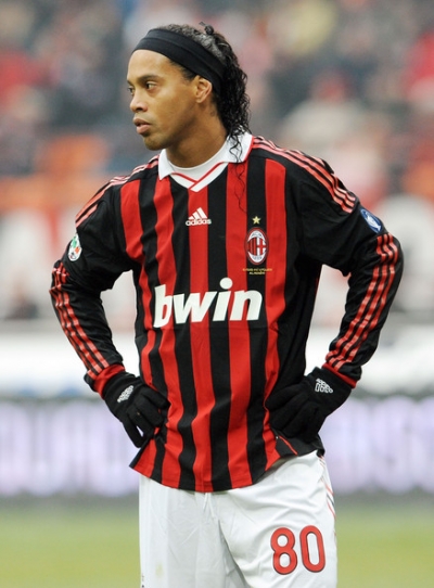 Ronaldinho feston ditëlindjen, Milan bën urimin e veçantë: Kur ai luante, ju buzëqeshnit!
