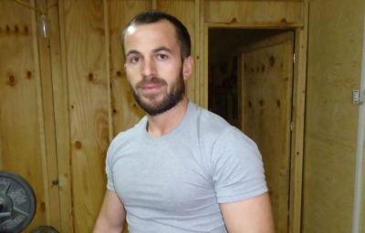 Vrau efektivin e RENEA në Lazarat, ekstradohet pas 4 vitesh autori