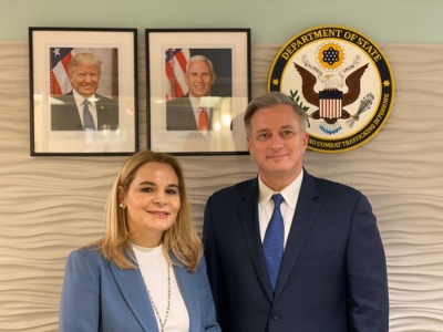 SHBA, Kryemadhi takon diplomatin amerikan: Të bëjmë Shqipërinë një vend më të sigurt për gratë dhe fëmijët tanë