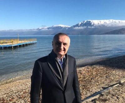 Presidenti Meta shijon Pogradecin