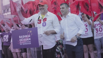 Dorëzohet kërkesa/ Mandati i Kajmakut në dorën e anëtarëve të PS-së në KQZ