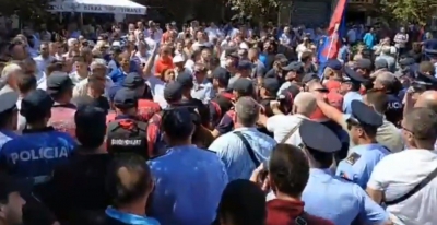VIDEO LIVE/ Tensione në protestën e qytetarëve në Shkodër