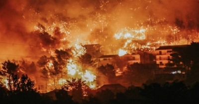 Zjarr masiv në festival, pjesëmarrësit largohen të tmerruar