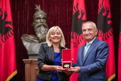 Presidenti Meta nderon me “Kalorës i Urdhrit të Skënderbeut” ambasadoren e Kroacisë
