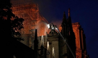 Shpëton struktura e Notre Dame, 100 milionë euro donacioni i parë për rindërtimin