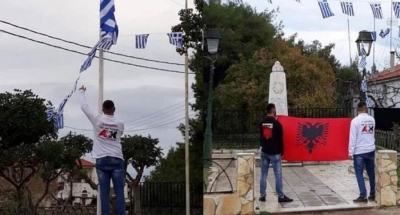Greqi, ulën flamurin grek dhe ngritën atë shqiptar, dhjetra policë për të arrestuar 2 aktivistët e AK-së