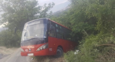 Del nga rruga autobusi i linjës Tiranë-Athinë, përfundon në kanal