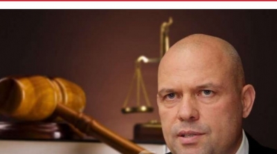 Shoqatat që kritikojnë reformën në drejtësi/ Manjani: U rreshtuat te qypi me dollarë, tani s'ka më vlerë