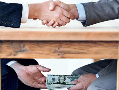 Shqiptarët, tre herë më shumë pagesa korruptive se rajoni