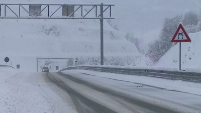 Bora dhe ngricat, akset që kalohen me zinxhirë