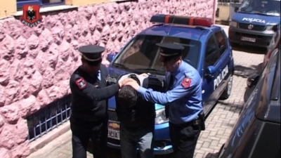 Me municione drejt Italisë, kush janë dy fierakët e arrestuar