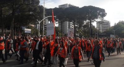 Shqipëria proteston/ Banorët e Unazës së re marshojnë drejt kryeministrisë (Video)