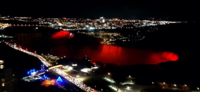Ujëvara e Niagarës në Kanada vishet Kuq e Zi për nder të festës së 108-të të Pavarësisë së Shqipërisë